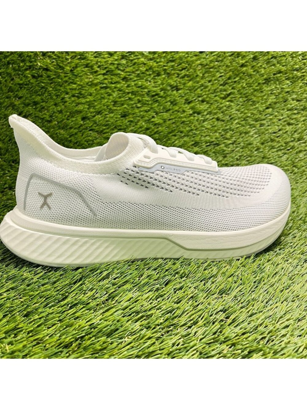 Flux Adapt Runner H2O Pro White Mens Size 9.5 Athletic Running Shoes Sneakers